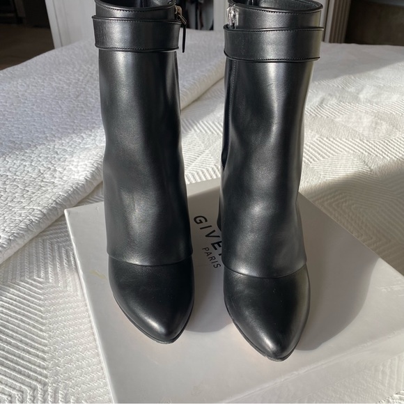 Givenchy Shark Tooth Boot Short - Picture 2 of 8